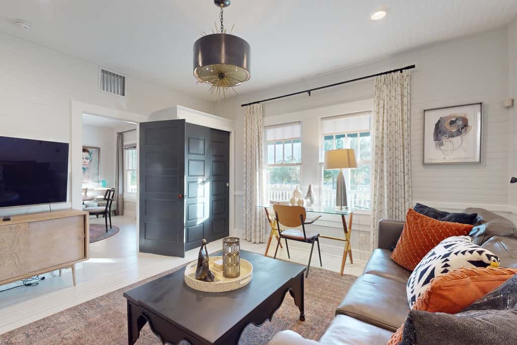 Historic downtown cottage with high-speed WiFi and central AC - dogs okay