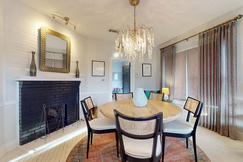 Historic downtown cottage with high-speed WiFi and central AC - dogs okay