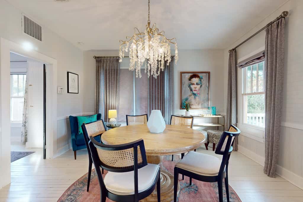 Historic downtown cottage with high-speed WiFi and central AC - dogs okay