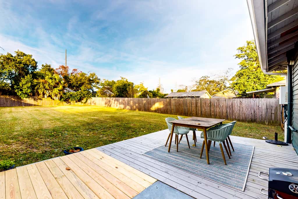 Historic downtown cottage with high-speed WiFi and central AC - dogs okay