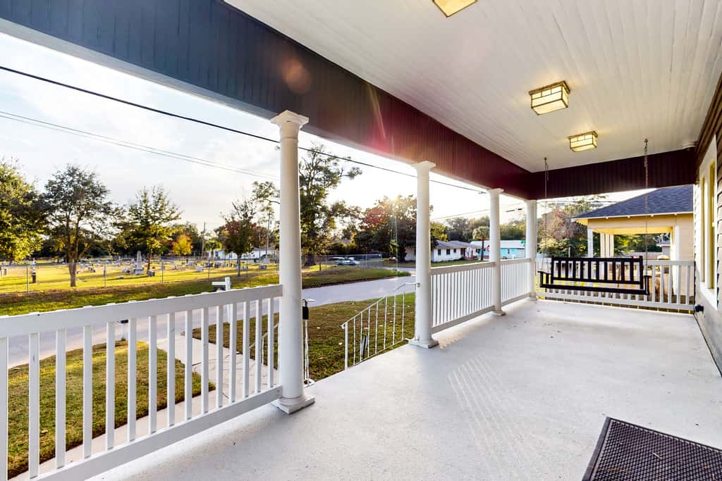 Historic downtown cottage with high-speed WiFi and central AC - dogs okay