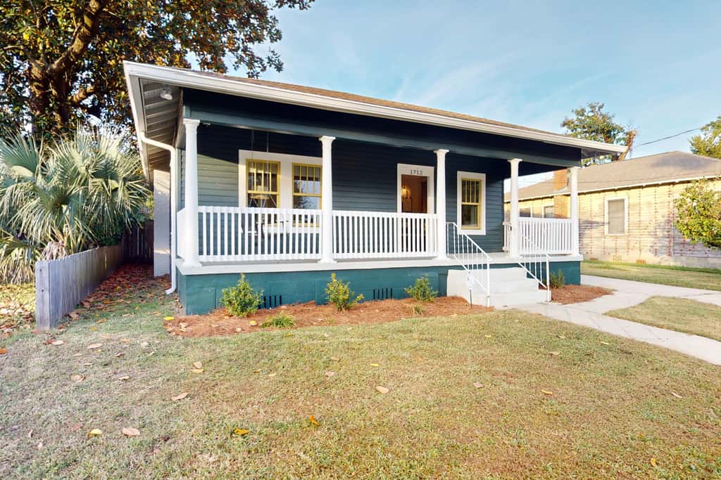 Historic downtown cottage with high-speed WiFi and central AC - dogs okay
