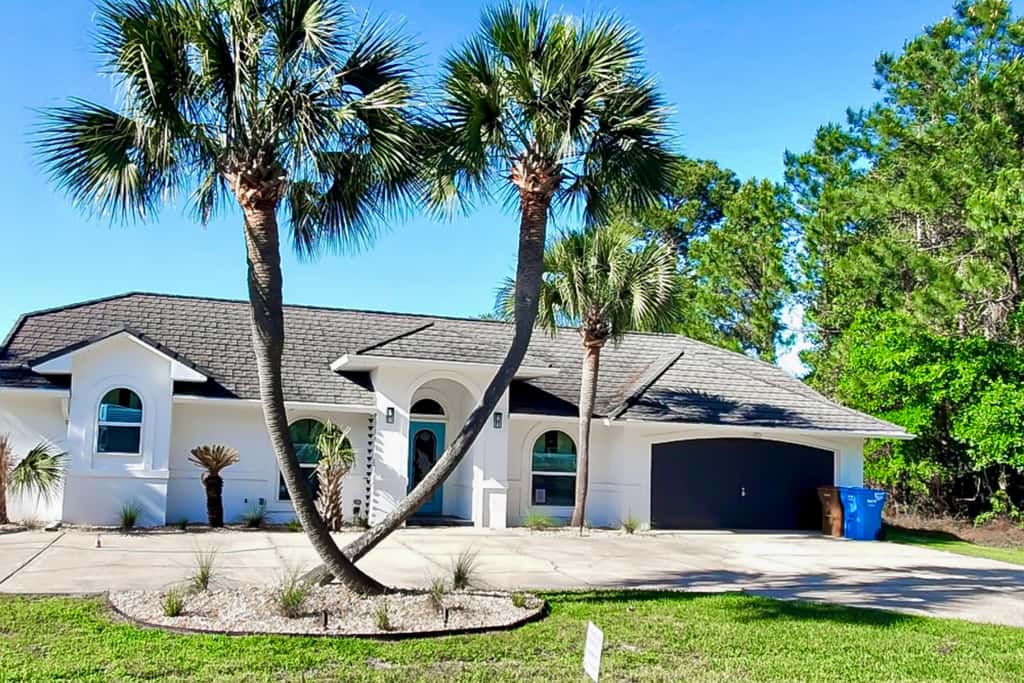 Gorgeous coastal home with plenty of space, dock and outdoor area