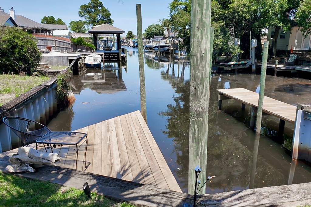 Gorgeous coastal home with plenty of space, dock and outdoor area