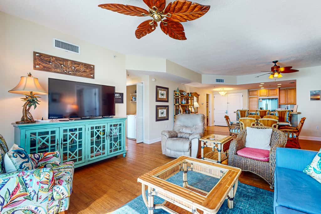 Gorgeous Resort Condo with Gulf Views, Shared Hot Tub, Pools, & Gym