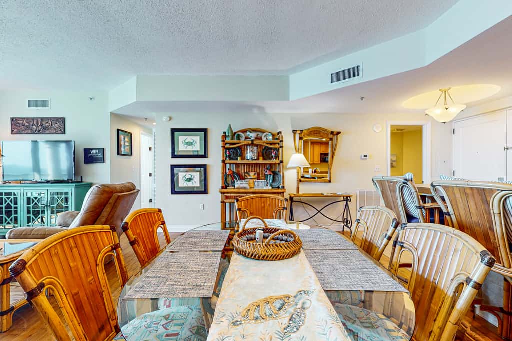 Gorgeous Resort Condo with Gulf Views, Shared Hot Tub, Pools, & Gym