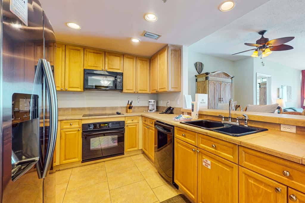 Gorgeous Resort Condo with Gulf Views, Shared Hot Tub, Pools, & Gym