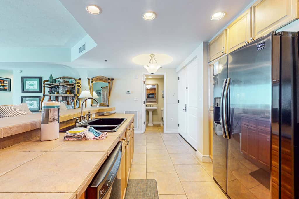 Gorgeous Resort Condo with Gulf Views, Shared Hot Tub, Pools, & Gym