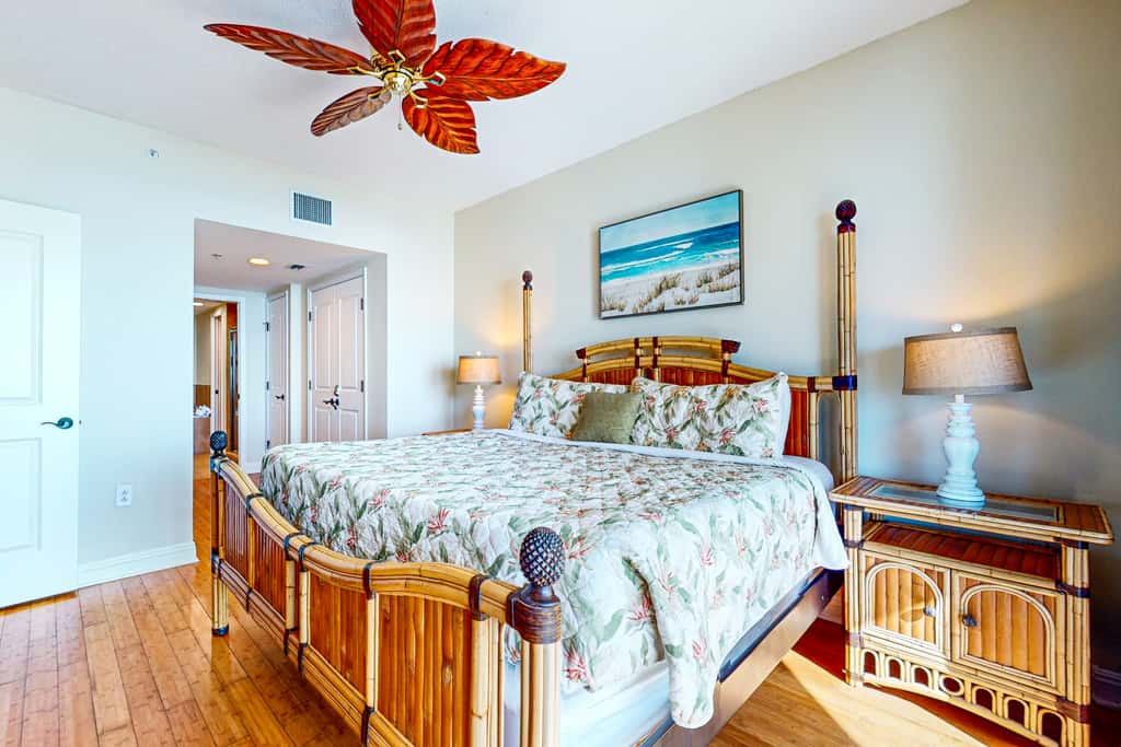 Gorgeous Resort Condo with Gulf Views, Shared Hot Tub, Pools, & Gym