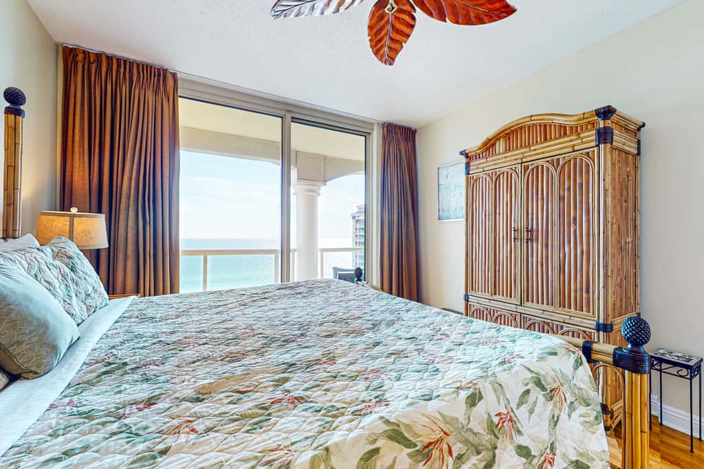 Gorgeous Resort Condo with Gulf Views, Shared Hot Tub, Pools, & Gym