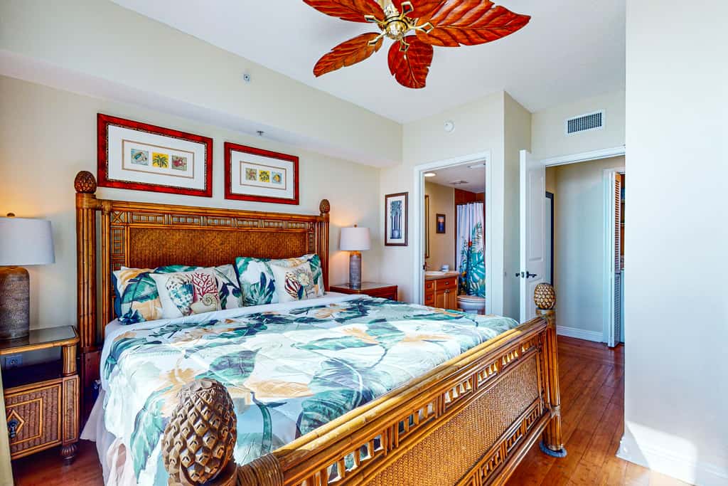 Gorgeous Resort Condo with Gulf Views, Shared Hot Tub, Pools, & Gym