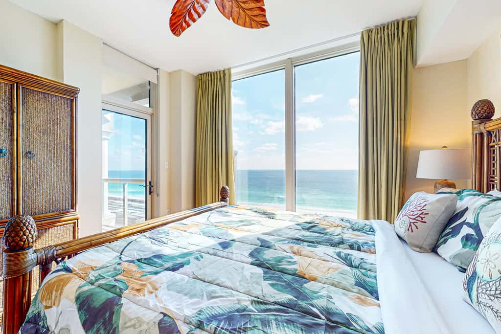Gorgeous Resort Condo with Gulf Views, Shared Hot Tub, Pools, & Gym