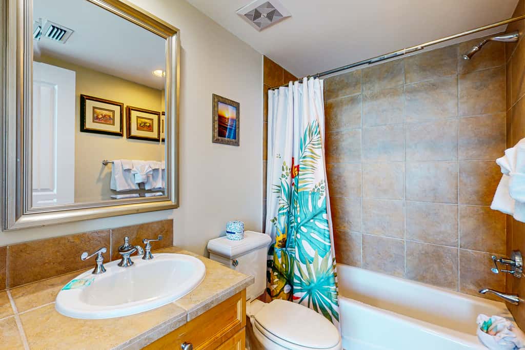 Gorgeous Resort Condo with Gulf Views, Shared Hot Tub, Pools, & Gym