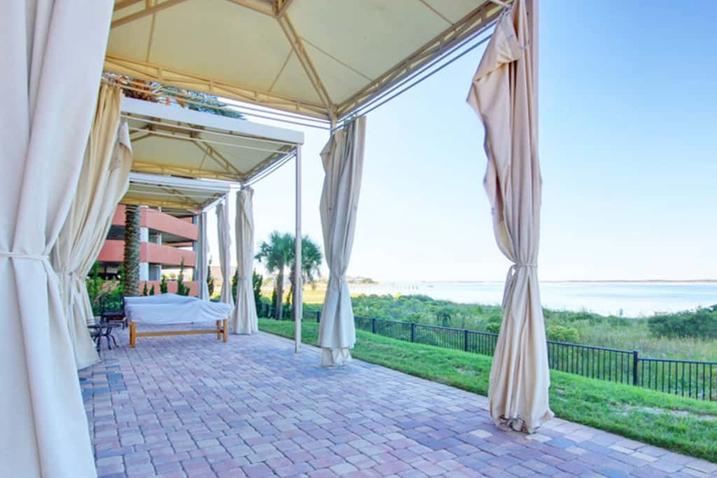Gorgeous Resort Condo with Gulf Views, Shared Hot Tub, Pools, & Gym