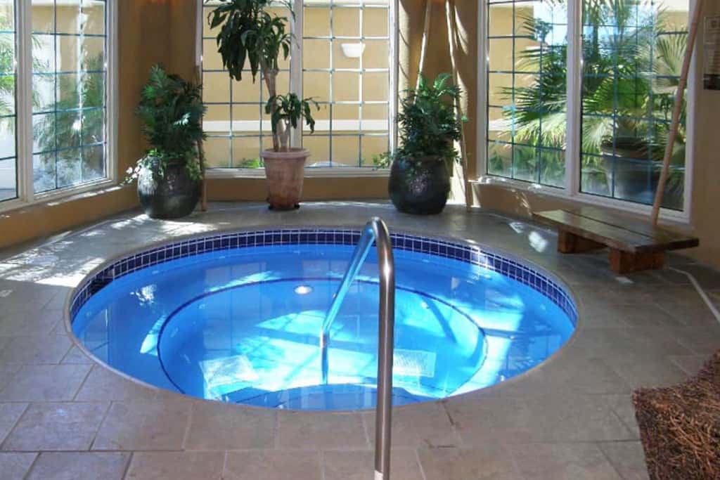 Gorgeous Resort Condo with Gulf Views, Shared Hot Tub, Pools, & Gym