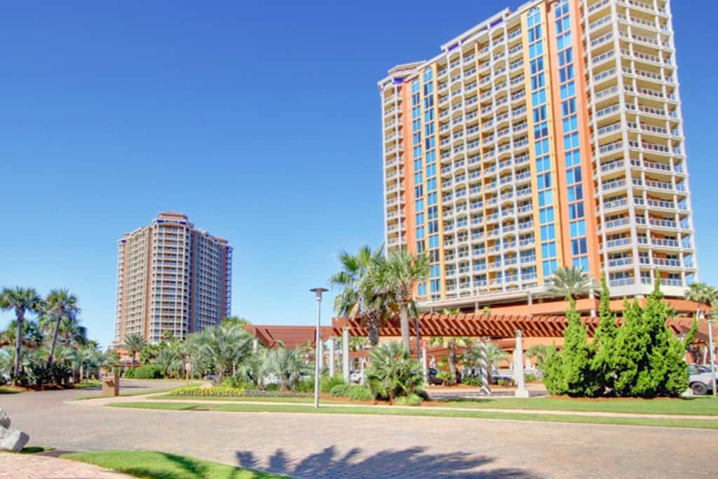 Gorgeous Resort Condo with Gulf Views, Shared Hot Tub, Pools, & Gym