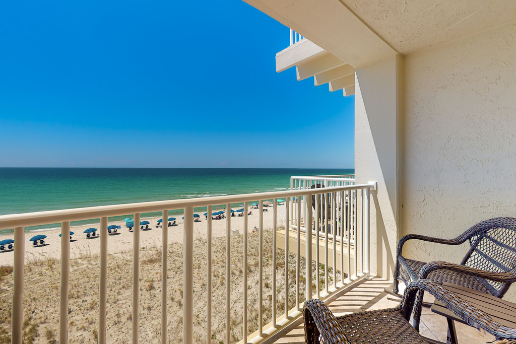 Family-friendly, beachfront condo w/shared outdoor pool, hot tub, & beach access