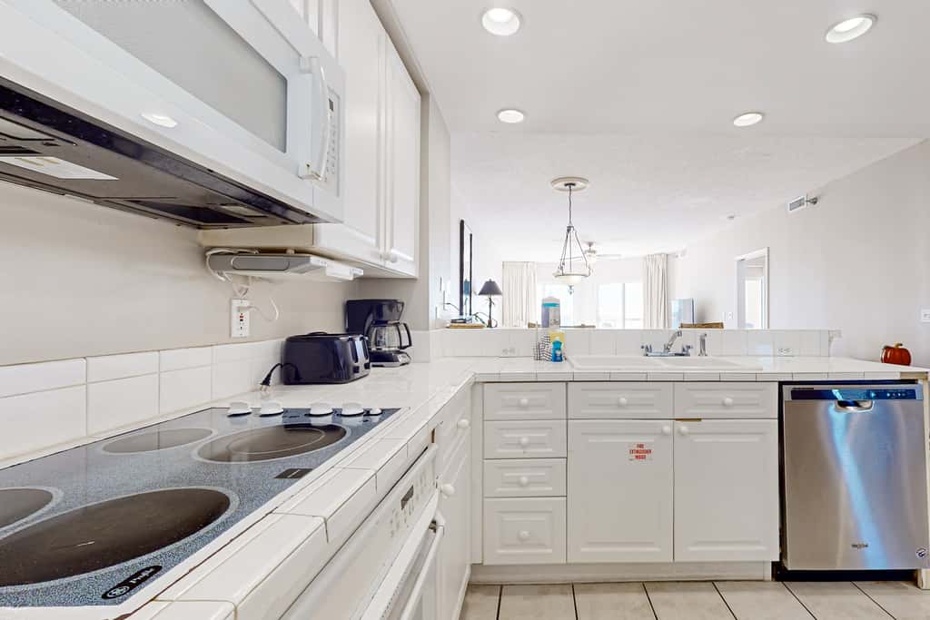 Gulf Front Condo with Onsite Pools, Fitness Center, Dry Sauna, and WiFi