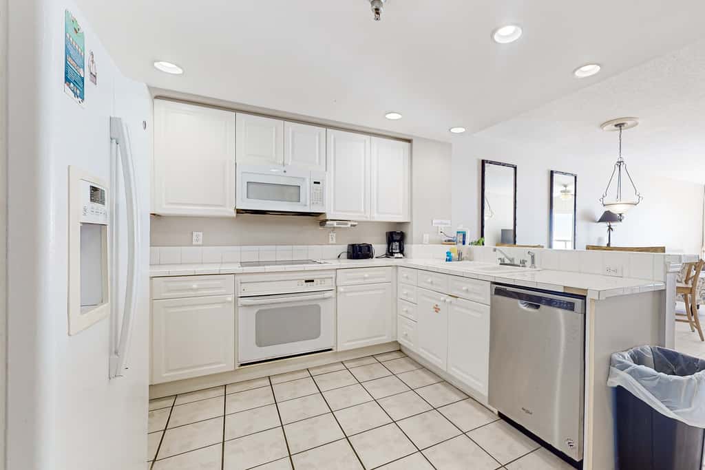 Gulf Front Condo with Onsite Pools, Fitness Center, Dry Sauna, and WiFi