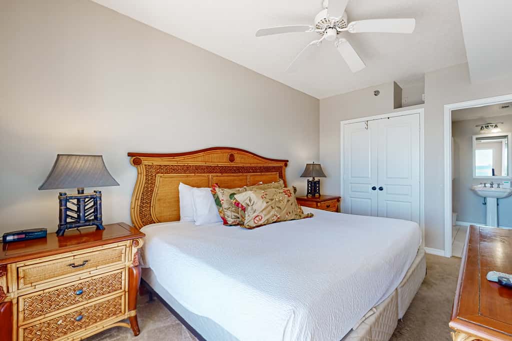 Gulf Front Condo with Onsite Pools, Fitness Center, Dry Sauna, and WiFi