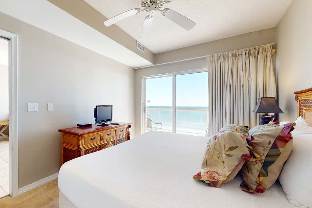Gulf Front Condo with Onsite Pools, Fitness Center, Dry Sauna, and WiFi
