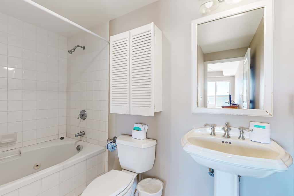 Gulf Front Condo with Onsite Pools, Fitness Center, Dry Sauna, and WiFi