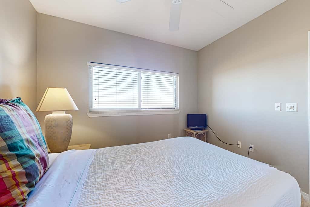 Gulf Front Condo with Onsite Pools, Fitness Center, Dry Sauna, and WiFi