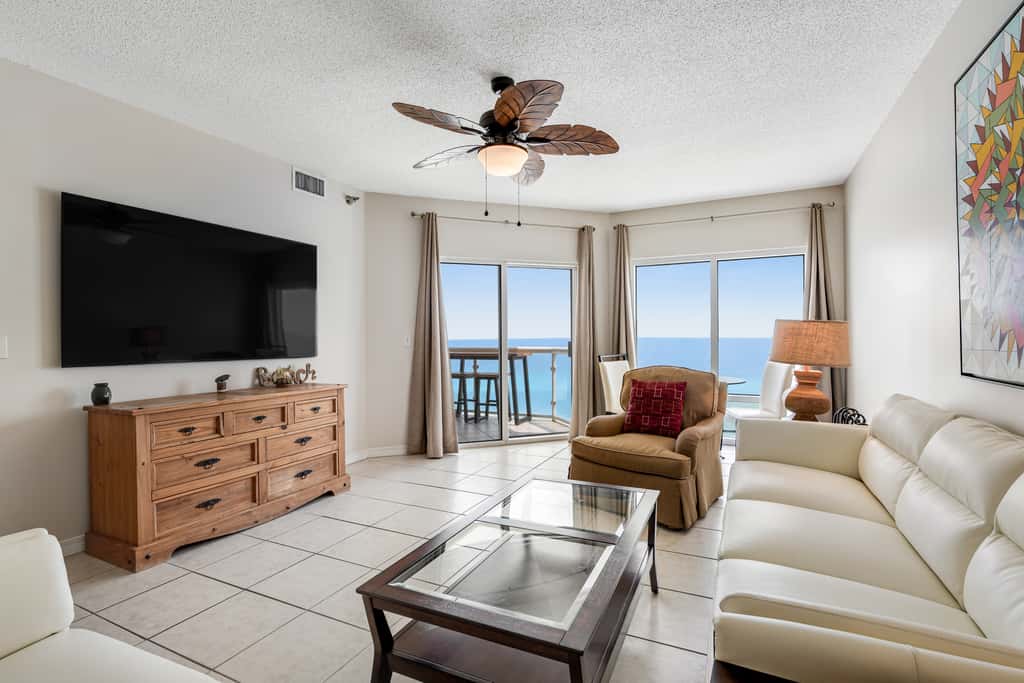 Oceanfront Condo with Free WiFi, Central AC, W&D, Shared Hot Tub, Outdoor Pool, Gym