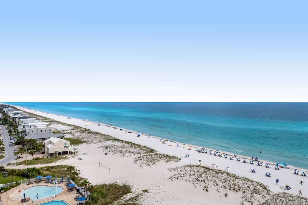 Oceanfront Condo with Free WiFi, Central AC, W&D, Shared Hot Tub, Outdoor Pool, Gym