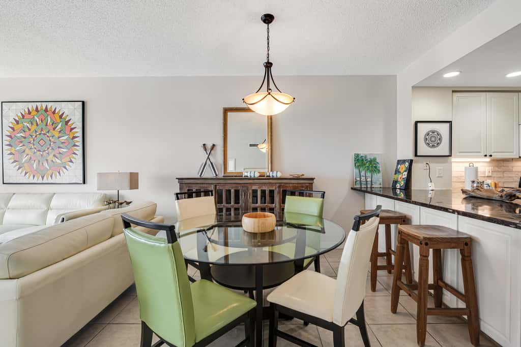 Oceanfront Condo with Free WiFi, Central AC, W&D, Shared Hot Tub, Outdoor Pool, Gym