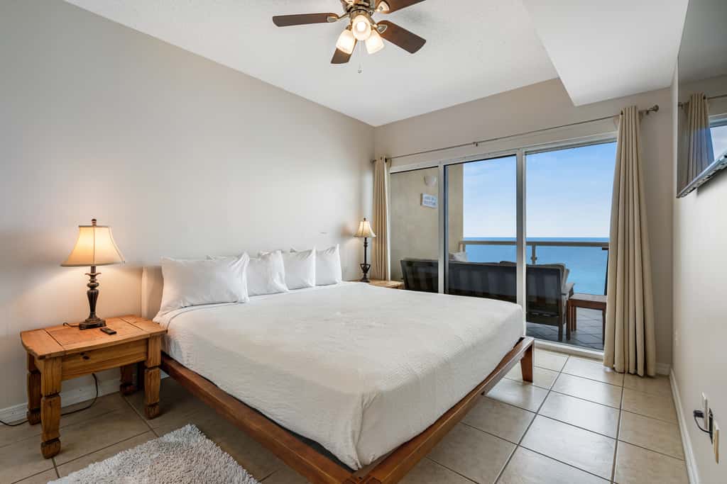 Oceanfront Condo with Free WiFi, Central AC, W&D, Shared Hot Tub, Outdoor Pool, Gym