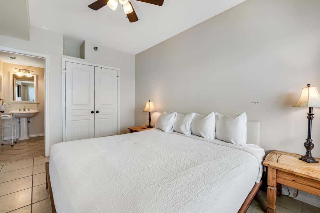 Oceanfront Condo with Free WiFi, Central AC, W&D, Shared Hot Tub, Outdoor Pool, Gym