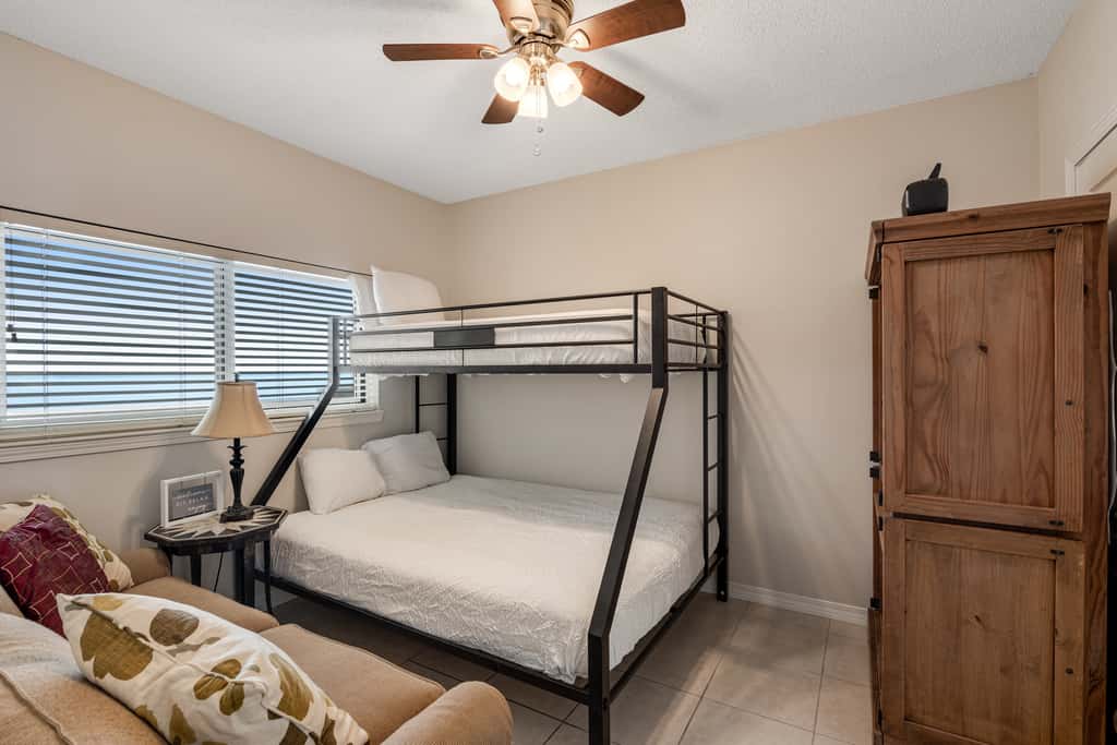 Oceanfront Condo with Free WiFi, Central AC, W&D, Shared Hot Tub, Outdoor Pool, Gym