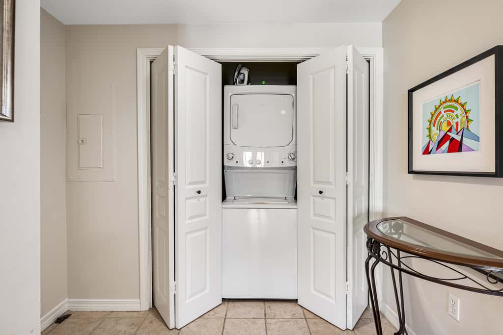 Oceanfront Condo with Free WiFi, Central AC, W&D, Shared Hot Tub, Outdoor Pool, Gym