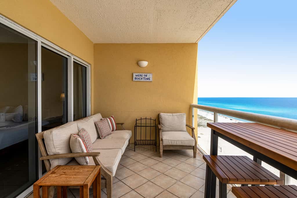 Oceanfront Condo with Free WiFi, Central AC, W&D, Shared Hot Tub, Outdoor Pool, Gym