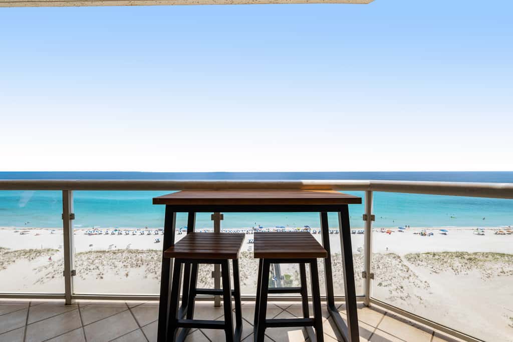 Oceanfront Condo with Free WiFi, Central AC, W&D, Shared Hot Tub, Outdoor Pool, Gym