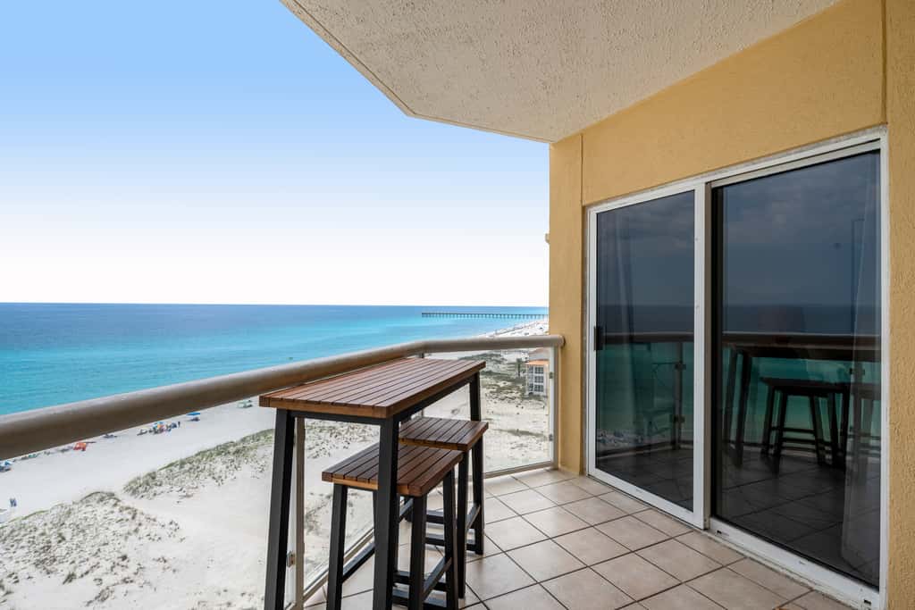 Oceanfront Condo with Free WiFi, Central AC, W&D, Shared Hot Tub, Outdoor Pool, Gym