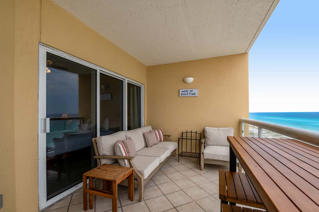 Oceanfront Condo with Free WiFi, Central AC, W&D, Shared Hot Tub, Outdoor Pool, Gym