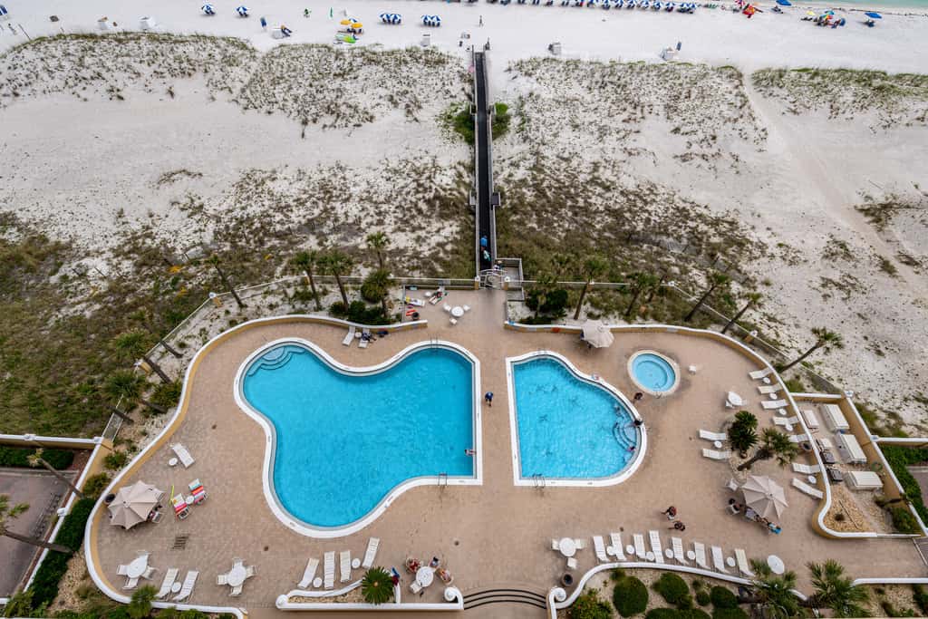 Oceanfront Condo with Free WiFi, Central AC, W&D, Shared Hot Tub, Outdoor Pool, Gym