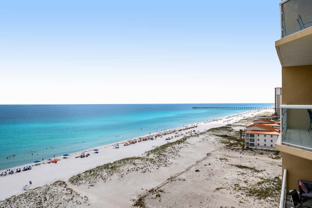 Oceanfront Condo with Free WiFi, Central AC, W&D, Shared Hot Tub, Outdoor Pool, Gym