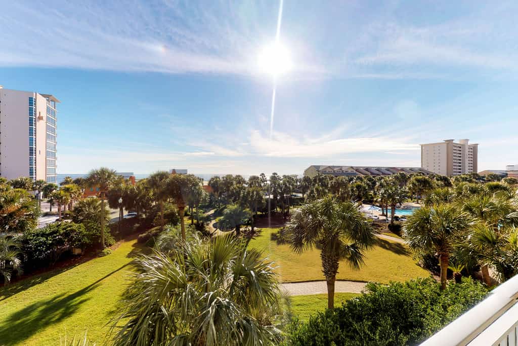 Ocean-View Getaway with Two Shared Pools, Gym & Beach Access
