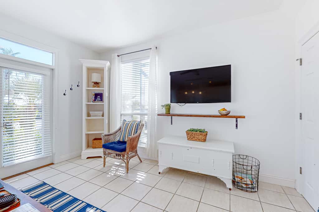 Beautiful lakefront condo with WiFi, beach views, & pool