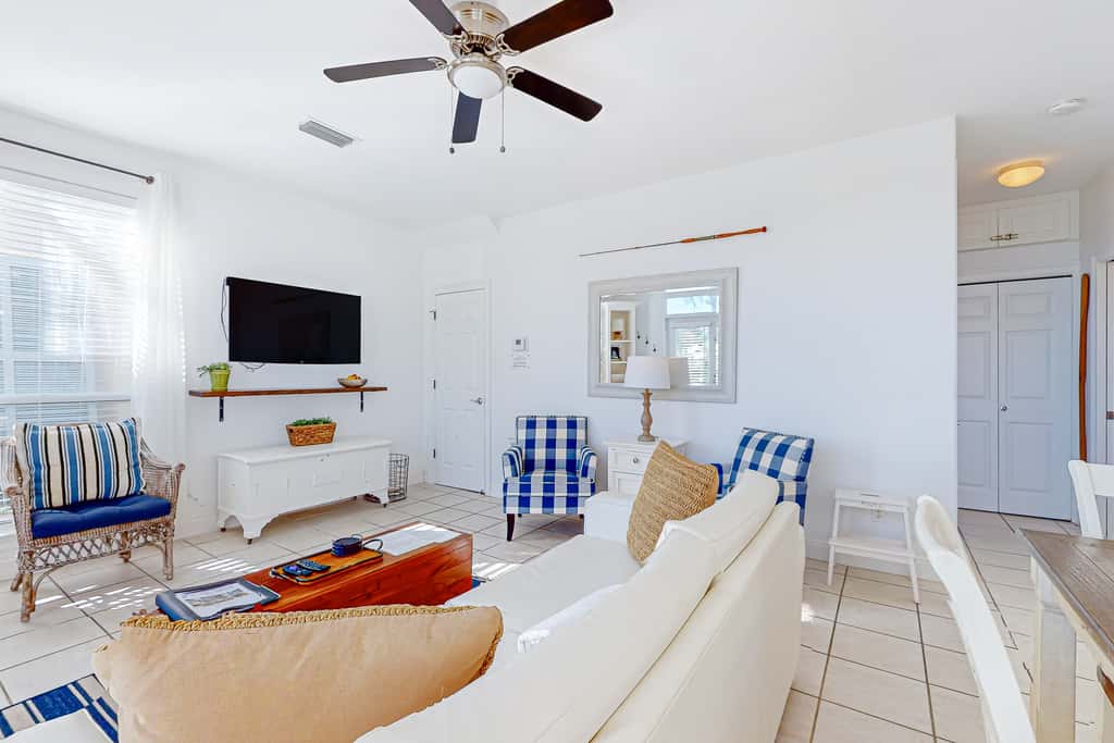 Beautiful lakefront condo with WiFi, beach views, & pool