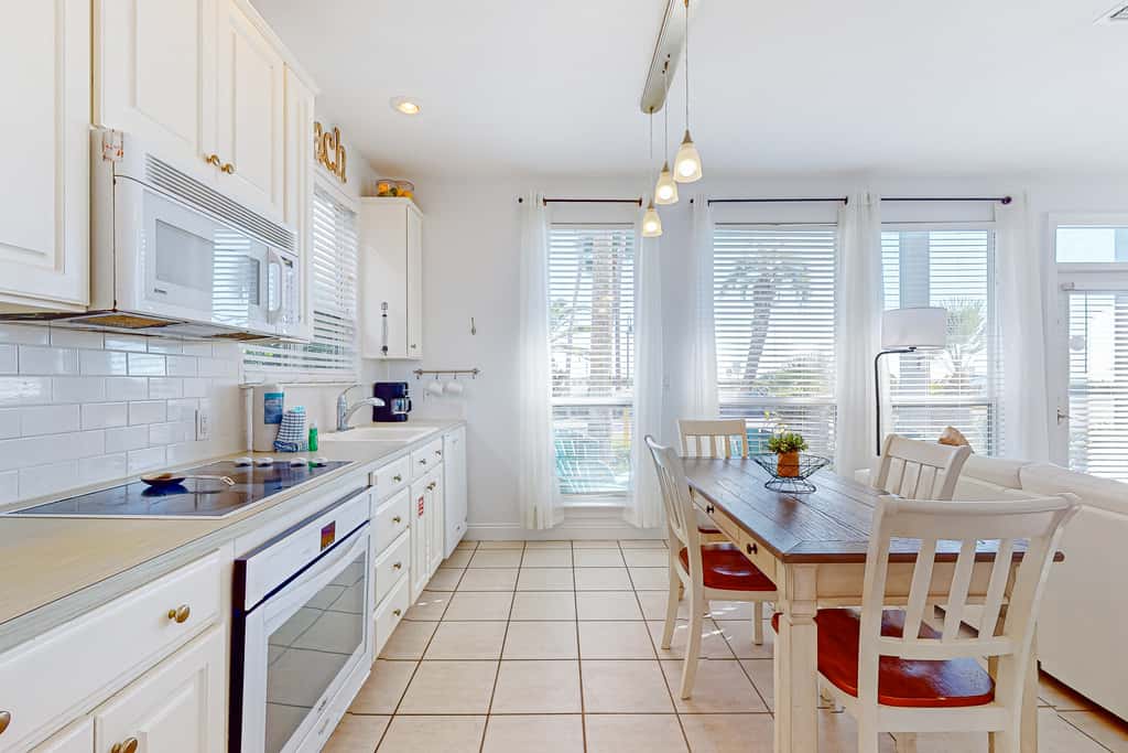 Beautiful lakefront condo with WiFi, beach views, & pool