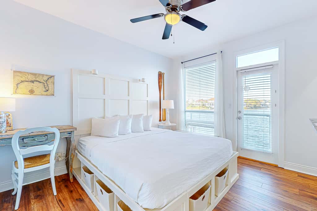 Beautiful lakefront condo with WiFi, beach views, & pool