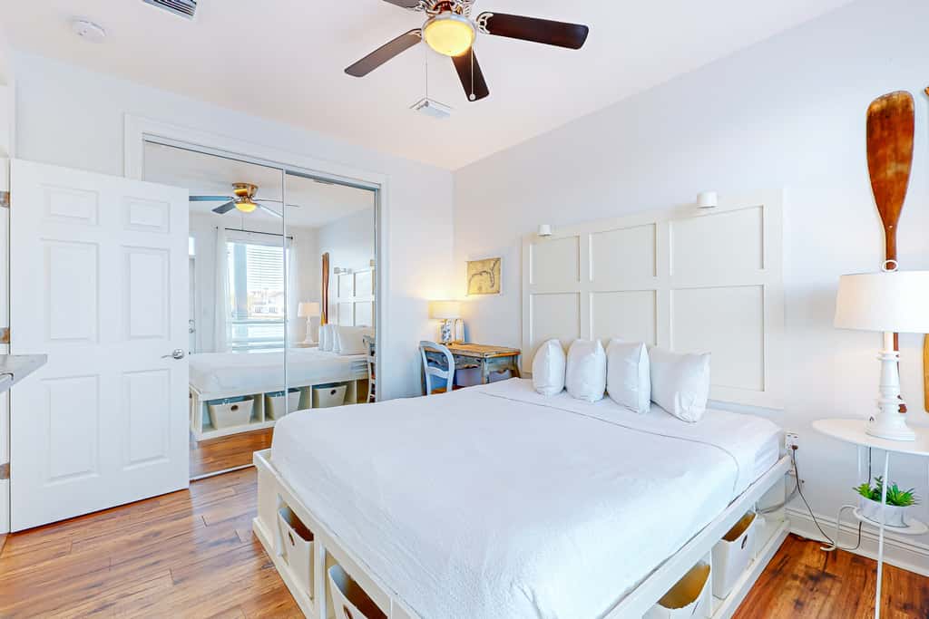 Beautiful lakefront condo with WiFi, beach views, & pool
