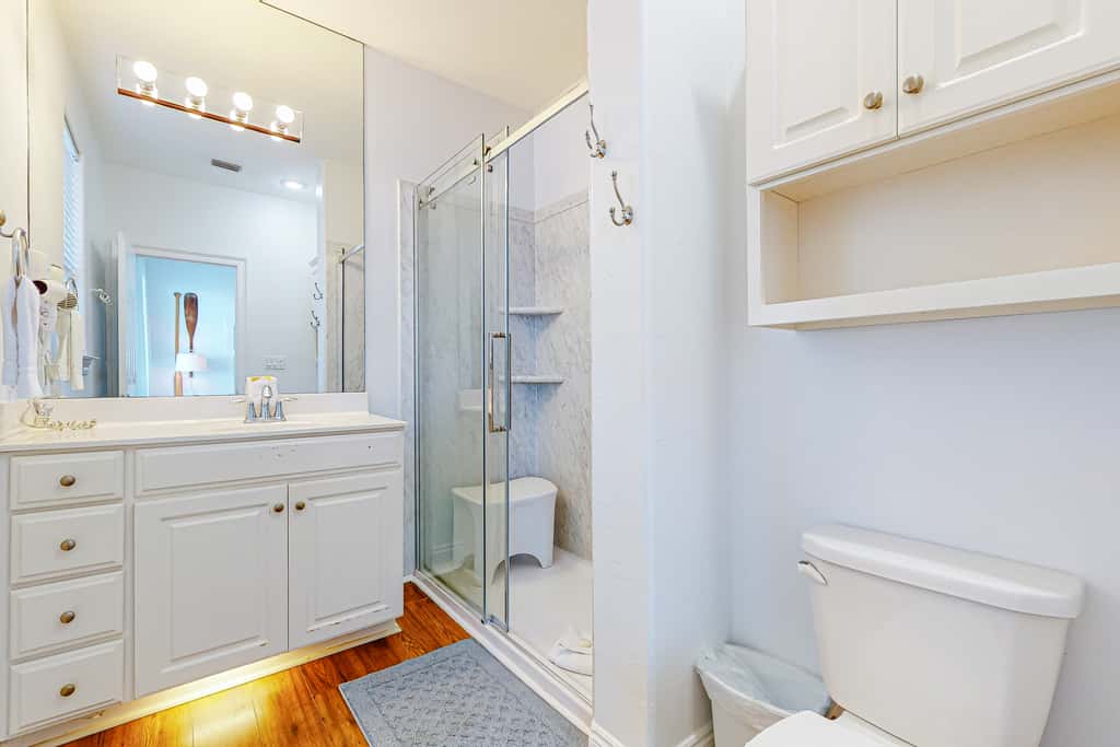 Beautiful lakefront condo with WiFi, beach views, & pool