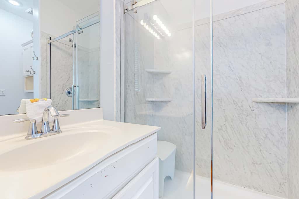 Beautiful lakefront condo with WiFi, beach views, & pool