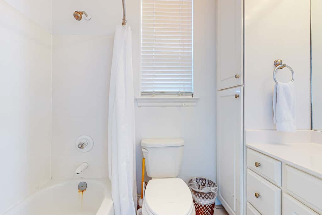 Beautiful lakefront condo with WiFi, beach views, & pool