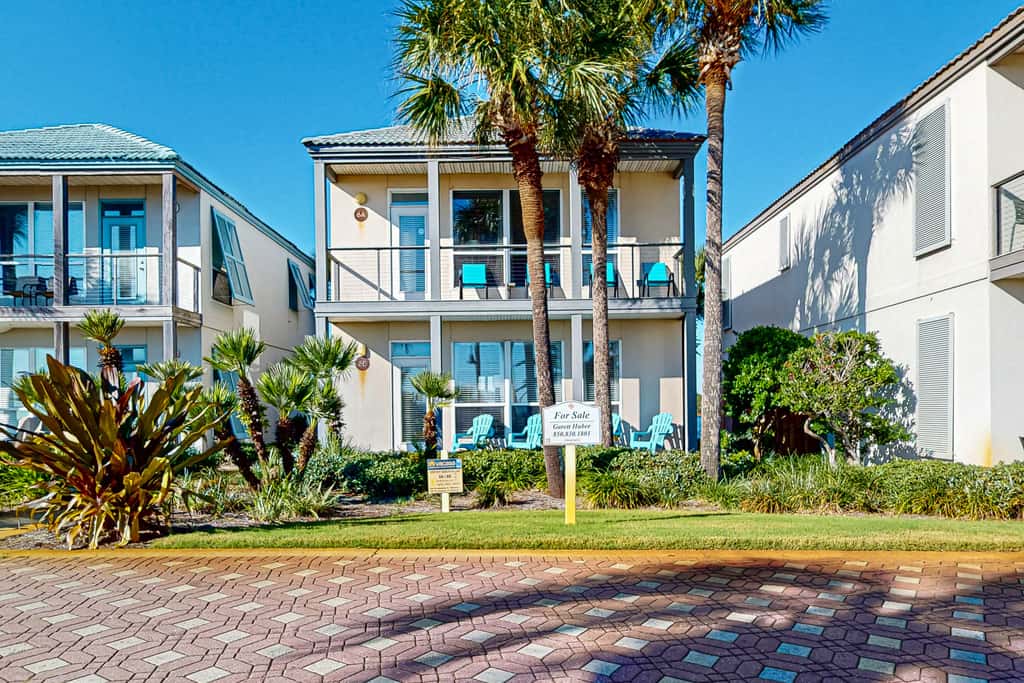 Beautiful lakefront condo with WiFi, beach views, & pool